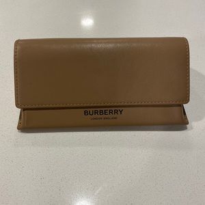 Burberry Glasses Case with duster and cleaning cloth
